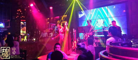 近水樓臺先得月的娛樂會所設計