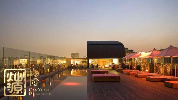 全球首個無邊泳池即將開建 屋頂泳池或?qū)⒊蔀槁玫晷聦? /> 
</p>
<p style=