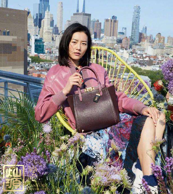 COACH蔻馳T恤辱華惹眾怒 【多圖】開(kāi)扒蔻馳中國(guó)品牌代言人及蔻馳總部辦公室