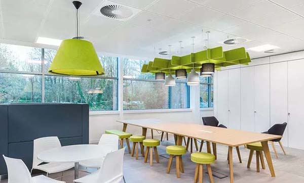 極簡(jiǎn)辦公室裝修設(shè)計(jì)新年這樣裝，每天美出新花樣