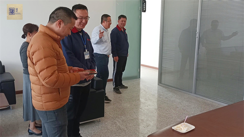 南星科技辦公室裝修現(xiàn)場羅盤指導(dǎo) 南星科技辦公室裝修現(xiàn)場羅盤指導(dǎo)