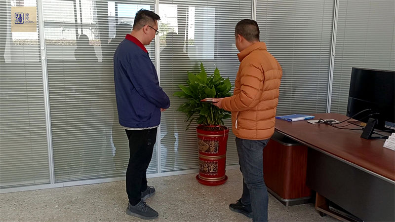 南星科技辦公室裝修現(xiàn)場指導(dǎo)綠植擺放 南星科技辦公室裝修現(xiàn)場指導(dǎo)綠植擺放